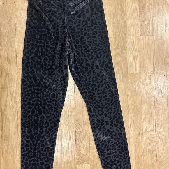 Black velvet leopard leggins - Picture 2 of 3